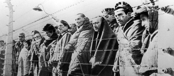Узники концентрационного лагеря Освенцим Узники концентрационного лагеря Освенцим - Sputnik Ўзбекистон