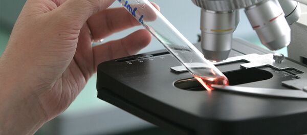 Во время работы в вирусологической лаборатории  Во время работы в вирусологической лаборатории  - Sputnik Ўзбекистон