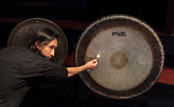 В Ташкенте впервые покажут легендарный спектакль Qyrq Qyz В Ташкенте впервые покажут легендарный спектакль Qyrq Qyz - Sputnik Узбекистан