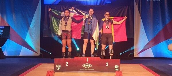 Узбекская тяжелоатлетка установила мировой рекорд на чемпионате мира - Sputnik Узбекистан