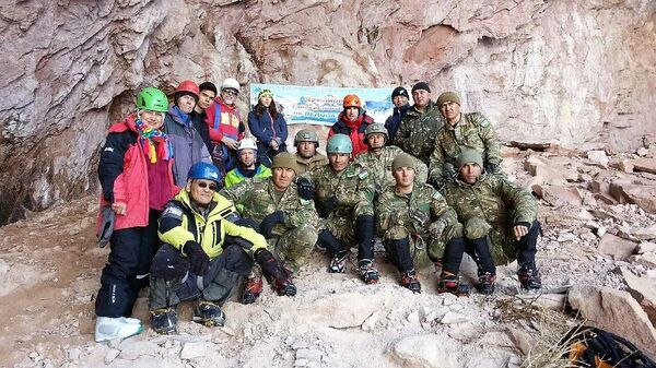 Покорители высоты: в Узбекистане прошел открытый чемпионат по ледолазанию - Sputnik Узбекистан