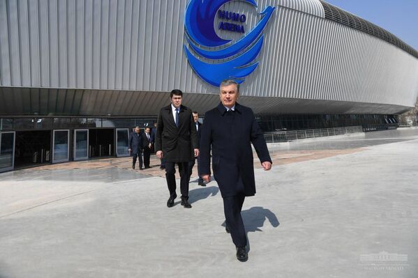 Президент Узбекистана Шавкат Мирзиёев посетил ледовый дворец Humo Arena - Sputnik Узбекистан