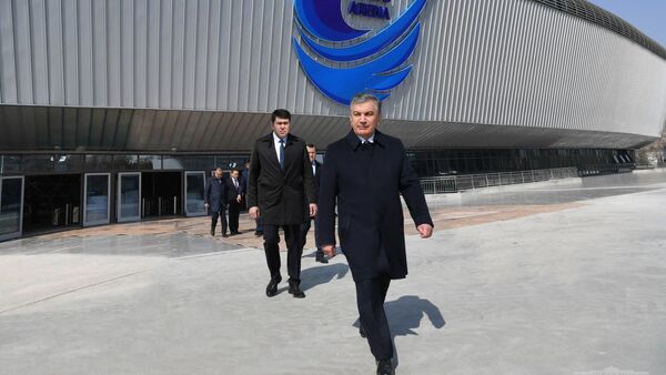 Президент Узбекистана Шавкат Мирзиёев посетил ледовый дворец Humo Arena - Sputnik Узбекистан