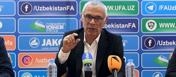 Главный тренер сборной Узбекистана по футболу Эктор Купер Главный тренер сборной Узбекистана по футболу Эктор Купер - Sputnik Ўзбекистон