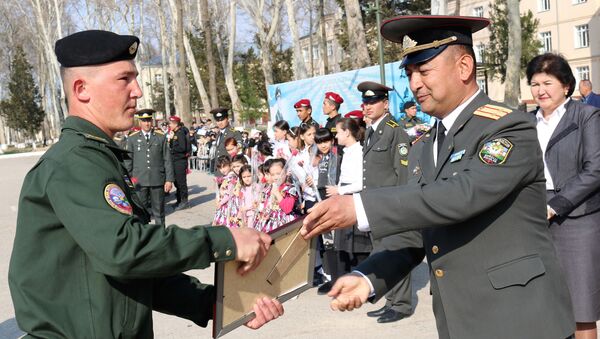 Проводы узбекских солдат из армии - Sputnik Узбекистан