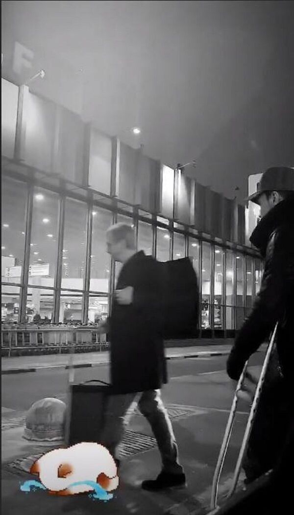 На костылях в Ташкент: Диму Билана лечат узбекским пловом - Sputnik Узбекистан