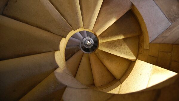 Лестница в Храме Святого Семейства в Барселоне, Испания - Sputnik Узбекистан