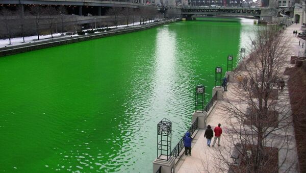 В Чикаго реку окрасили в зеленый цвет  - Sputnik Узбекистан