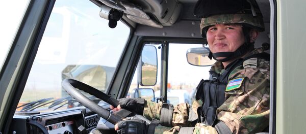 В войска Минобороны Узбекистана передана новая военная техника и вооружение В войска Минобороны Узбекистана передана новая военная техника и вооружение - Sputnik Ўзбекистон