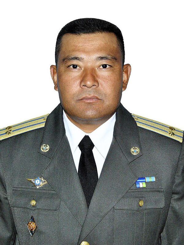 Shavkat Mirziyoyev Toshkent harbiy okrug qo‘shinlariga yangi qo‘mondon tayinladi - Sputnik O‘zbekiston