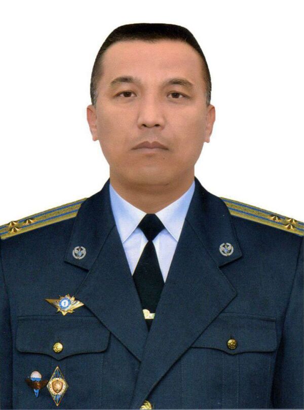 Shavkat Mirziyoyev Toshkent harbiy okrug qo‘shinlariga yangi qo‘mondon tayinladi - Sputnik O‘zbekiston