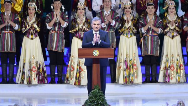 Шавкат Мирзиёев принял участие в торжественном мероприятии по случаю праздника Навруз - Sputnik Узбекистан