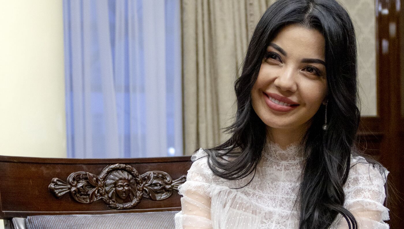 Plyaj kabinalarida yashirin kamera pornosi