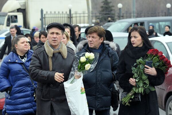 Сотни людей пришли проститься с певицей Юлией Началовой - Sputnik Узбекистан