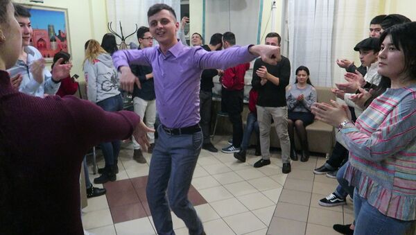 Студенты в Санкт-Петербурге отмечают Навруз - Sputnik Узбекистан