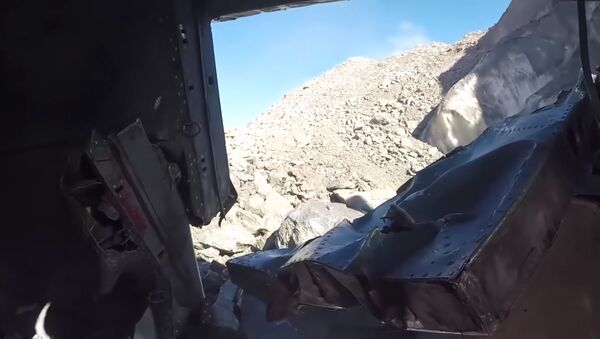 Турист снял изнутри крушение вертолета в горах Кыргызстана — видео - Sputnik Узбекистан