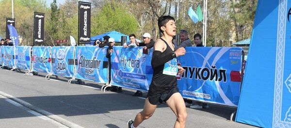 Первые победители полумарафона Навруз - Sputnik Узбекистан