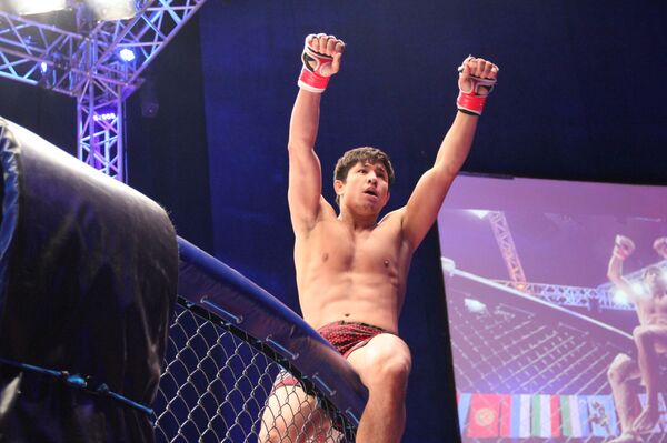 O‘zbek jangchisi Moskvada migrantlar o‘rtasidagi turnirda g‘olib bo‘ldi - Sputnik O‘zbekiston