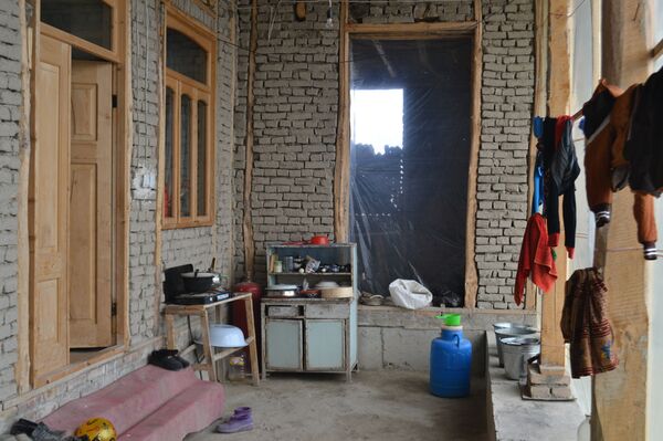 Танасидан 16та игна топилган Азизбек бугун қандай яшамоқда? Танасидан 16та игна топилган Азизбек бугун қандай яшамоқда? - Sputnik Ўзбекистон