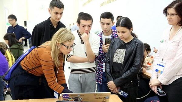 Женщины в науке и технологиях: как США ищут стартапы в Узбекистане - Sputnik Узбекистан