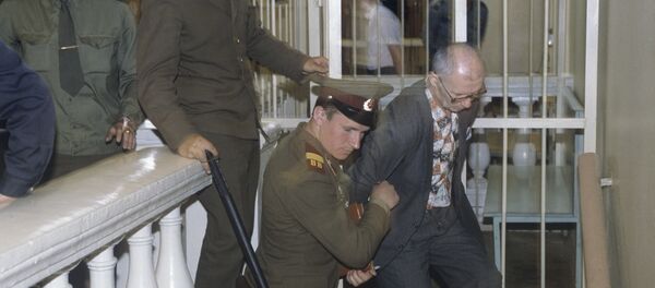 Во время суда над серийным убийцей Андреем Чикатило, 14 октября 1992 года - Sputnik Узбекистан