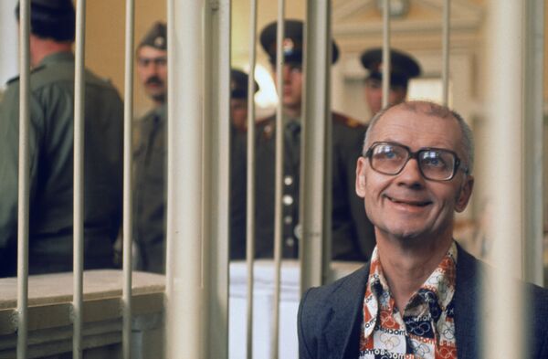 Маньяк-интеллигент: как следователю удалось разговорить Чикатило Маньяк-интеллигент: как следователю удалось разговорить Чикатило - Sputnik Узбекистан
