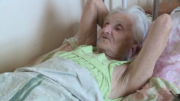 В Казахстане 85-летняя бабушка уже полгода живет в больнице - Sputnik Узбекистан