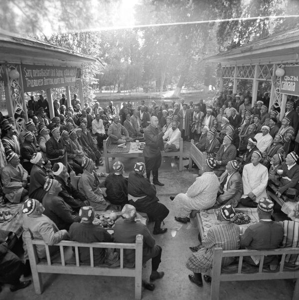 Скончался режиссер фильма Ленинградцы - дети мои Дамир Салимов Скончался режиссер фильма Ленинградцы - дети мои Дамир Салимов - Sputnik Узбекистан