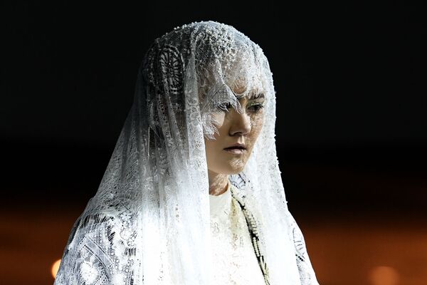 Показ Haute couture в комлексе Заркайнар в рамках Uzbekistan Fashion Week - Sputnik Узбекистан
