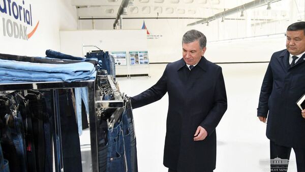 Президент Узбекистана Шавкат Мирзиёев побывал на предприятии Ekvatorial Chodak Group - Sputnik Ўзбекистон