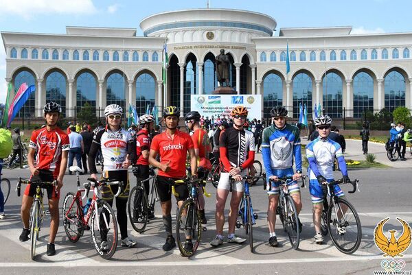 Сто тридцать километров дружбы: завершился веломарафон Шымкент - Ташкент - Sputnik Узбекистан