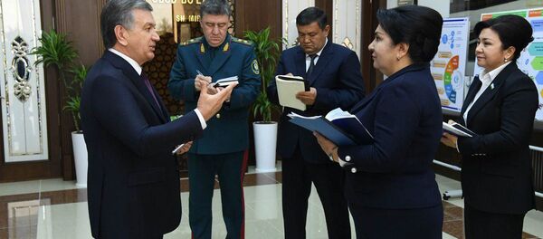 Шавкат Мирзиёев во время визита в Бухарскую область - Sputnik Узбекистан