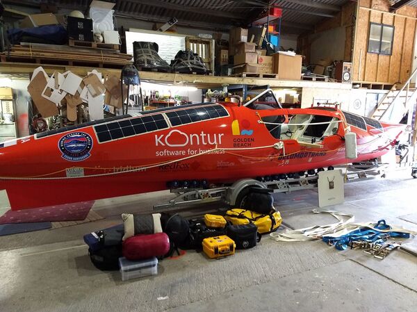 Dunyo bo‘ylab sayohat qilayotgan Fodor Konyuxovning eshkakli qayig‘i ag‘darilib ketdi Dunyo bo‘ylab sayohat qilayotgan Fodor Konyuxovning eshkakli qayig‘i ag‘darilib ketdi - Sputnik O‘zbekiston