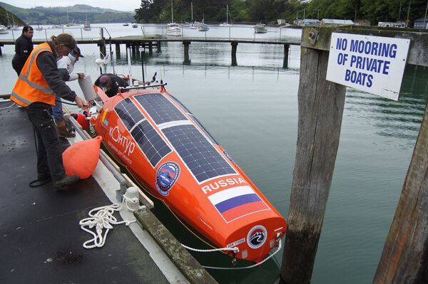 Dunyo bo‘ylab sayohat qilayotgan Fodor Konyuxovning eshkakli qayig‘i ag‘darilib ketdi Dunyo bo‘ylab sayohat qilayotgan Fodor Konyuxovning eshkakli qayig‘i ag‘darilib ketdi - Sputnik O‘zbekiston