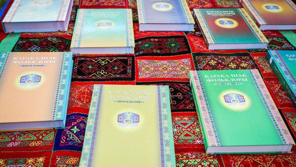На Международном фестивале искусства бахши представлен сборник каракалпакского фольклора - Sputnik Узбекистан