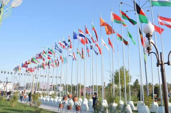 Флаги стран-участниц фестиваля - Sputnik Узбекистан