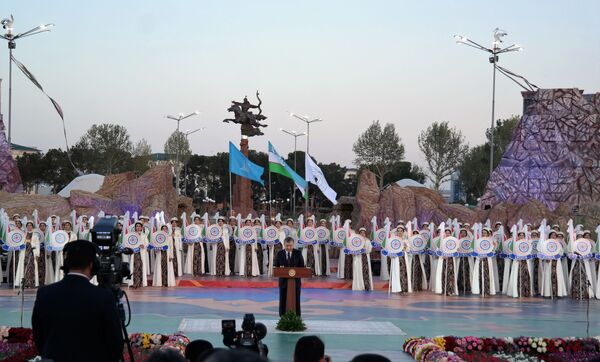 Президент Узбекистана Шавкат Мирзиёев выступил на открытии Международного фестиваля бахши - Sputnik Узбекистан