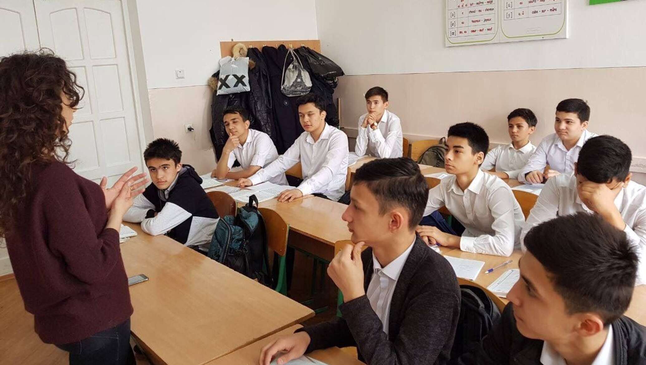 Узбекского школьник. Школа Узбекистан. Узбекские ученики. Узбекские школьники. Узбекские дети в школе.