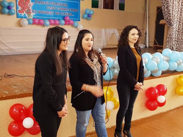 Европейский подход: чему французские девушки учили узбекских школьников Европейский подход: чему французские девушки учили узбекских школьников - Sputnik Узбекистан