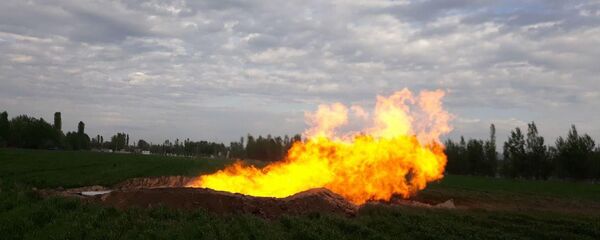 Специалисты предприятий АО Узбекнефтегаз получили новый промышленный приток природного газа с разведочной скважины №7 месторождения Учтепа  Специалисты предприятий АО Узбекнефтегаз получили новый промышленный приток природного газа с разведочной скважины №7 месторождения Учтепа  - Sputnik Ўзбекистон