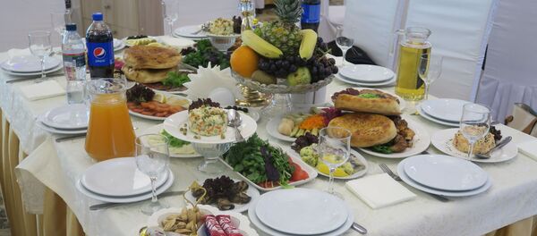 Угощения на узбекской свадьбе Угощения на узбекской свадьбе - Sputnik Ўзбекистон