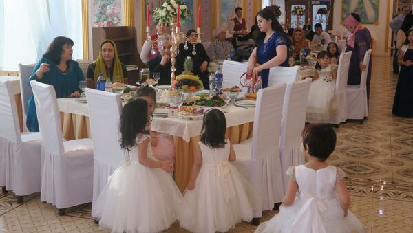 Гости на узбекской свадьбе - Sputnik Узбекистан