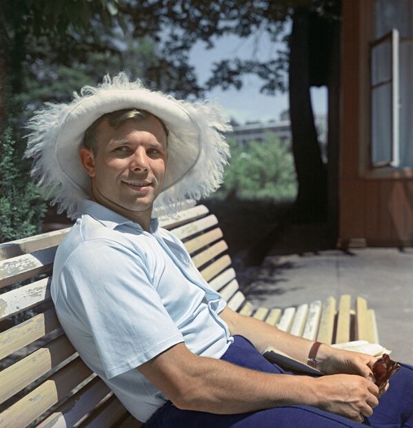Первый в мире космонавт, Герой Советского Союза Юрий Гагарин - Sputnik Узбекистан