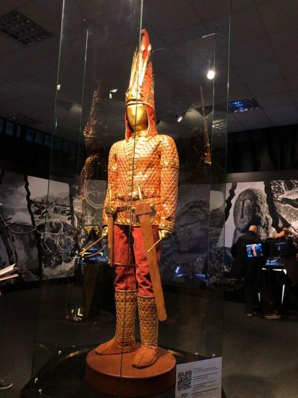 В Государственном музее искусств Узбекистана представили уникальный экспонат В Государственном музее искусств Узбекистана представили уникальный экспонат - Sputnik Узбекистан