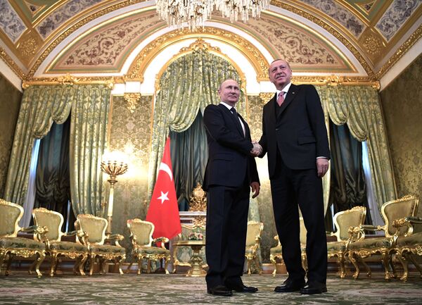 Президент РФ Владимир Путин и президент Турции Реджеп Тайип Эрдоган во время встречи - Sputnik Узбекистан