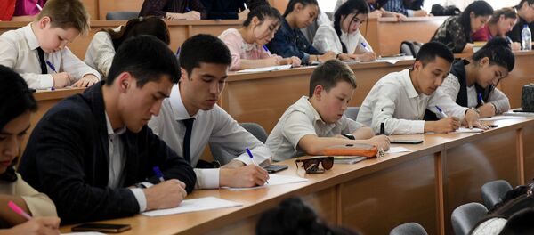 Акция Тотальный диктант прошла в Ташкенте - Sputnik Узбекистан