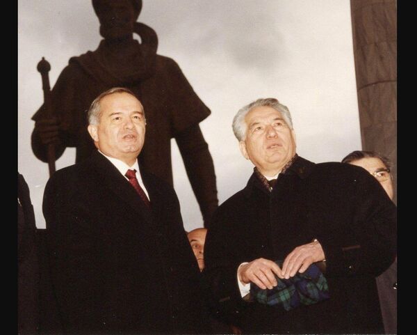 Лидер экстремальной эпохи: что говорил Чингиз Айтматов об Исламе Каримове - Sputnik Узбекистан