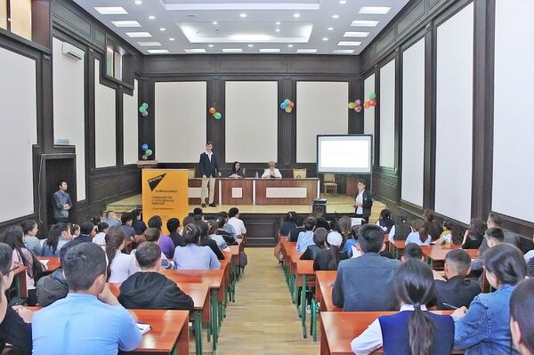 Тотальный карантин оставил Тотальный диктант-2020 на осень Тотальный карантин оставил Тотальный диктант-2020 на осень - Sputnik Узбекистан