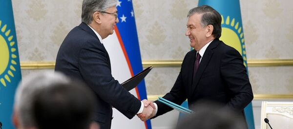 Президент Узбекистана Шавкат Мирзиёев и президент Казахстана Касым-Жормат Токаев Президент Узбекистана Шавкат Мирзиёев и президент Казахстана Касым-Жормат Токаев - Sputnik Ўзбекистон