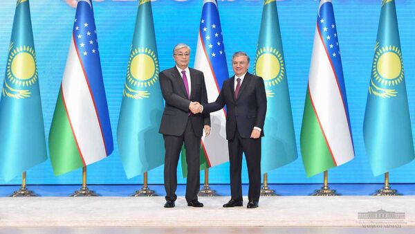 Шавкат Мирзиёев и Касым-Жомарт Токаев открыли год Казахстана в Узбекистане - Sputnik Узбекистан